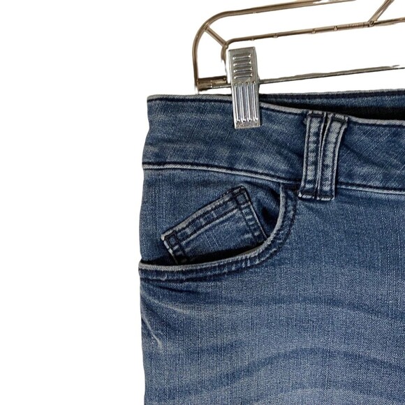 ELLE Women’s Jeans Size 10 Blue Straight Light‎ Stone Wash Distressed Casual - Picture 6 of 10